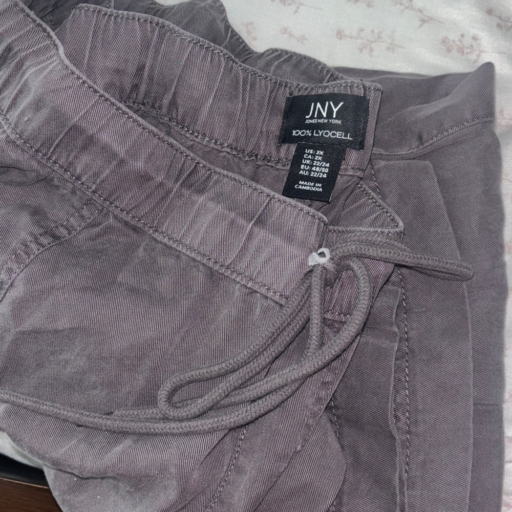 Women’s Gray Pants - Picture 2 of 3
